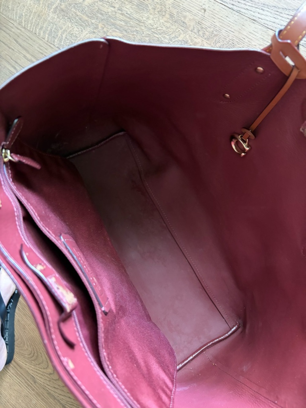 Coach Central Tote 39 - Picture 13 of 16